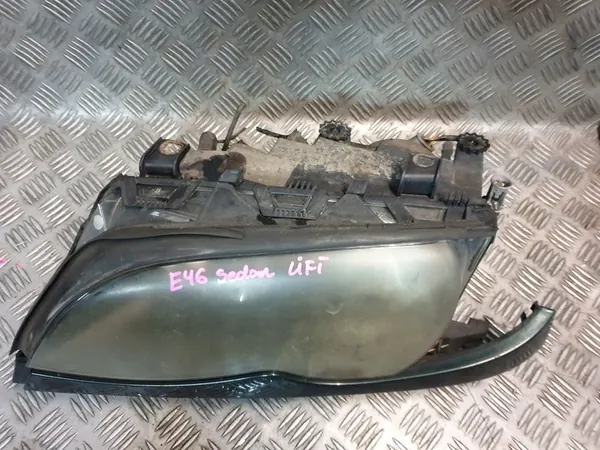 Farol dianteiro esquerdo BMW E46 Lift image 4