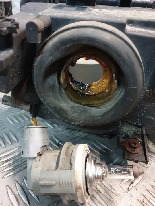 Farol dianteiro esquerdo BMW E46 Lift image 5