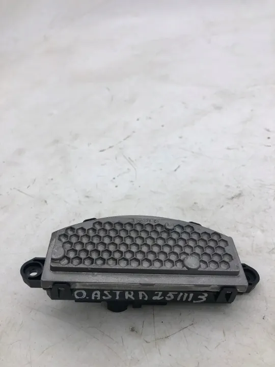 Lämmityspuhaltimen rele Opel Astra L OEM 9837790880 image 2