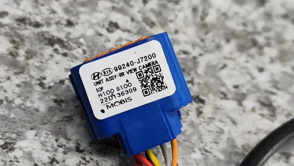 KIA XCEED backkamera OEM 99240-J7200 - Bakluckpanel image 4