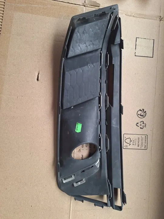 Rejilla de faro antiniebla izquierda Audi A4 B9 S-Line image 4