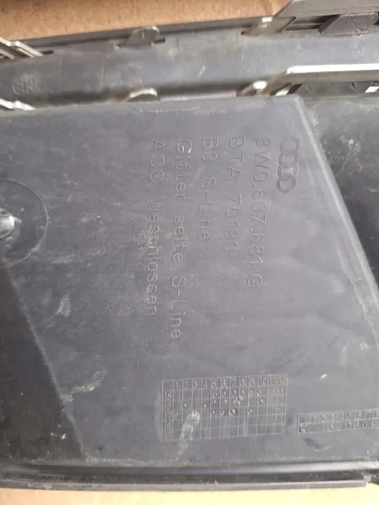 Rejilla de faro antiniebla izquierda Audi A4 B9 S-Line image 5