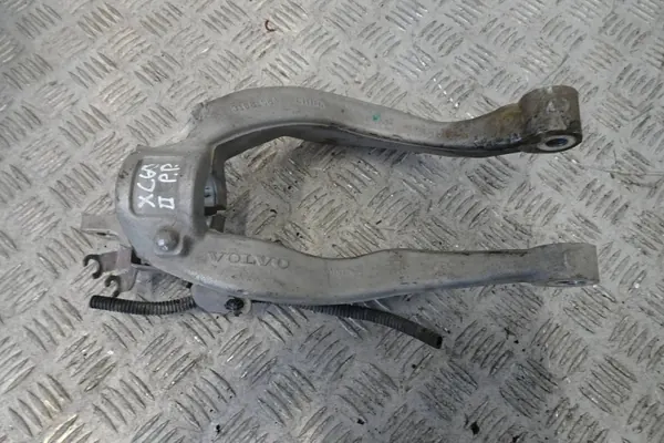 Soporte amortiguador delantero derecho Volvo XC60 II OEM 31681984 image 2