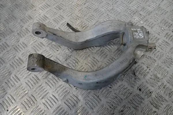 Soporte amortiguador delantero derecho Volvo XC60 II OEM 31681984 image 3