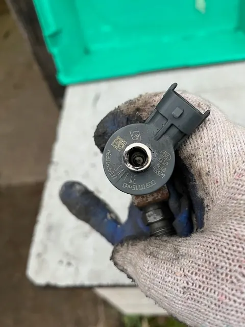 Bomba de inyección Renault OE 167003606r usada image 3