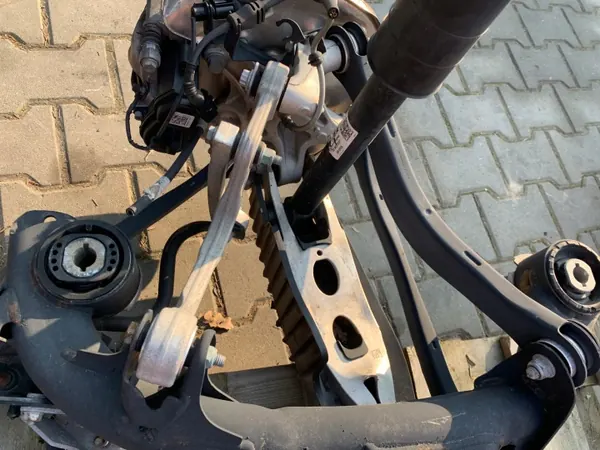 AUDI A4 B9 Hinterachsfederung OEM-Satz - Gebraucht image 5