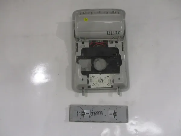 Plaquette éclairage intérieur VW Beetle 5C 2014 OEM 5C6868837A image 4