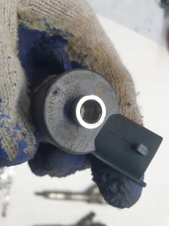 Inyector Renault 8200296279 image 4