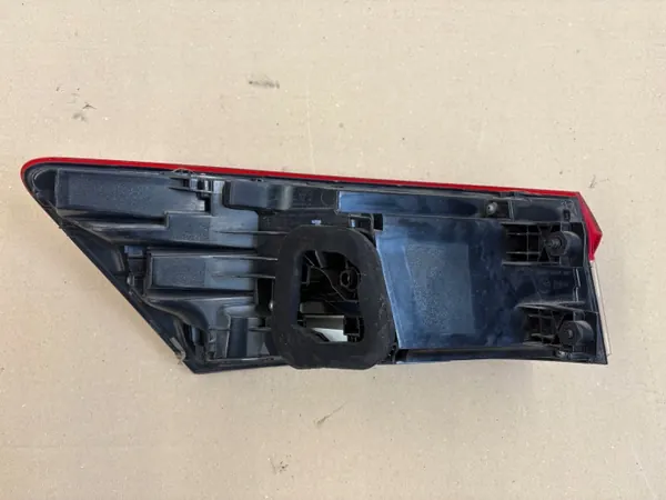 Lámpara trasera Skoda OE usado OEM 565945208A image 3