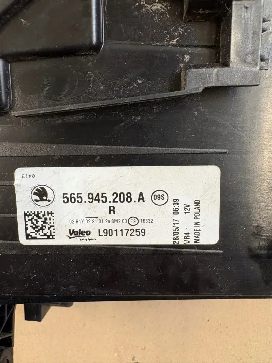 Lámpara trasera Skoda OE usado OEM 565945208A image 4