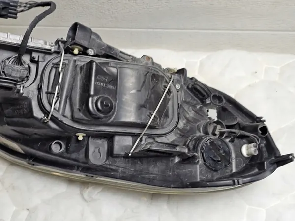 Oikea etuvalaisin Volvo X60 Xenon image 5