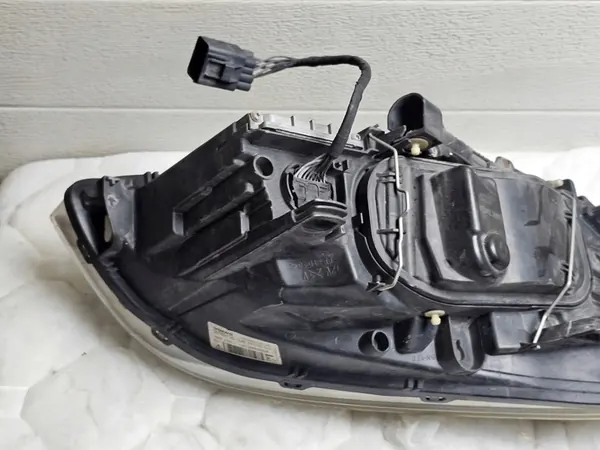 Oikea etuvalaisin Volvo X60 Xenon image 6
