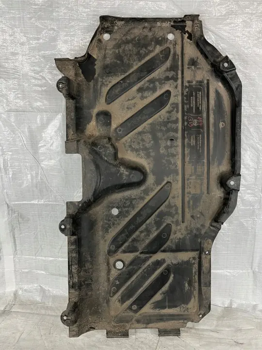 Mercedes GLS W167 Nedre motorlock OEM A1676809701 image 2