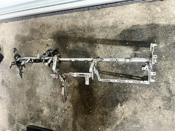 Kia Sportage V konsolin kiinnike OEM 84410-CJ000 image 2
