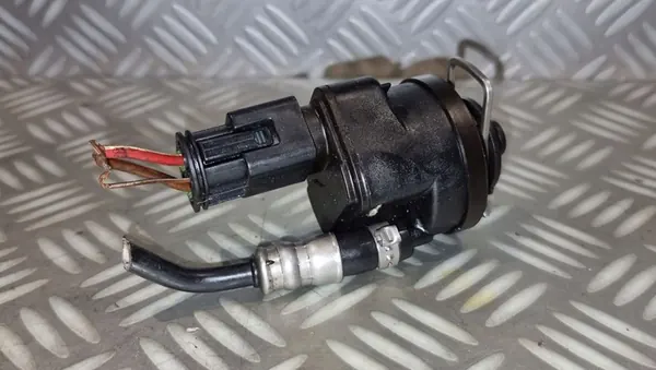 BMW 5 E60 E61 LCI 2.0 D Chauffage Filtre à Carburant 3 Pin 8517898 image 5