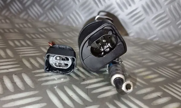 BMW 5 E60 E61 LCI 2.0 D Chauffage Filtre à Carburant 3 Pin 8517898 image 7