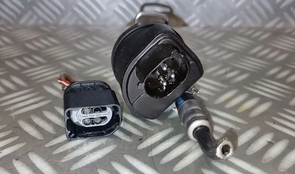 BMW 5 E60 E61 LCI 2.0 D Chauffage Filtre à Carburant 3 Pin 8517898 image 8