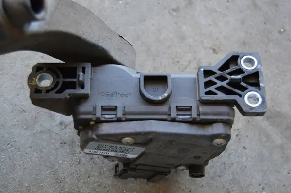 Gaspotentiometer VW Passat B5 8D1721523J image 3