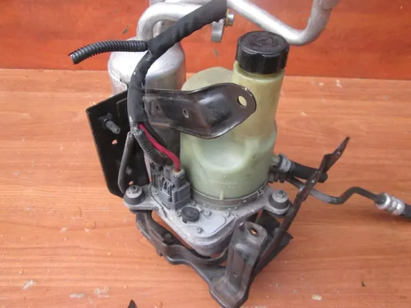 Bomba de direção assistida VOLVO V50 C70 S40 C30 5N513K514CC image 9