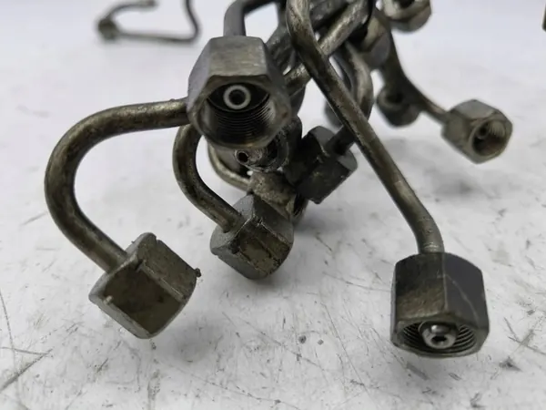 BMW 7 F01 F02 F03 F04 2009 Tuyau d'injecteur de carburant AMD123824 image 4