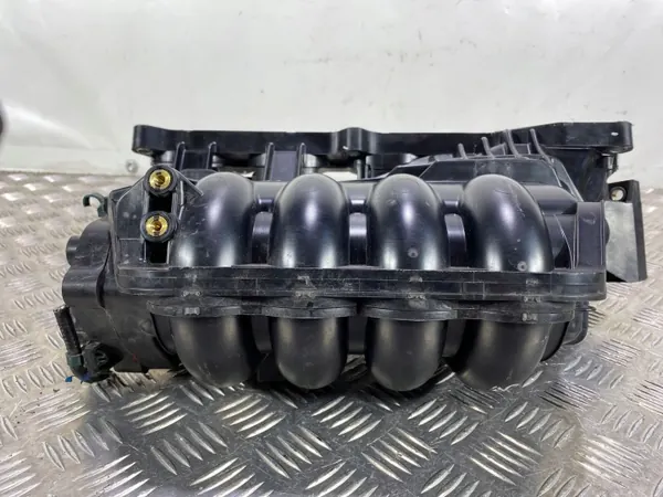 Colector de Admisión Honda CR-V OEM K1AA075 Usado image 3