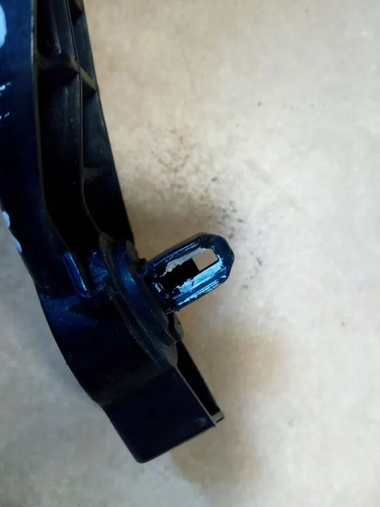 Guida paraurti Toyota Yaris II 06-10 Anteriore Destro OEM image 3