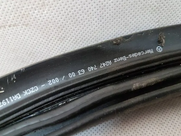 Joint de coffre Mercedes-Benz EQA OEM A2477406300 image 3