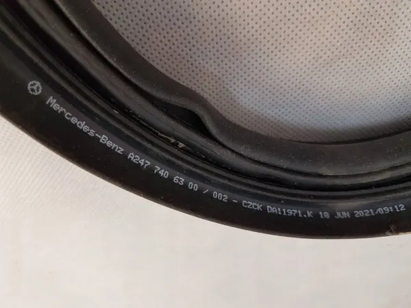 Joint de coffre Mercedes-Benz EQA OEM A2477406300 image 5