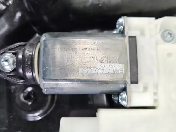 Elevador de janela traseira esquerdo BMW X3 G01 7455083 6PIN image 3