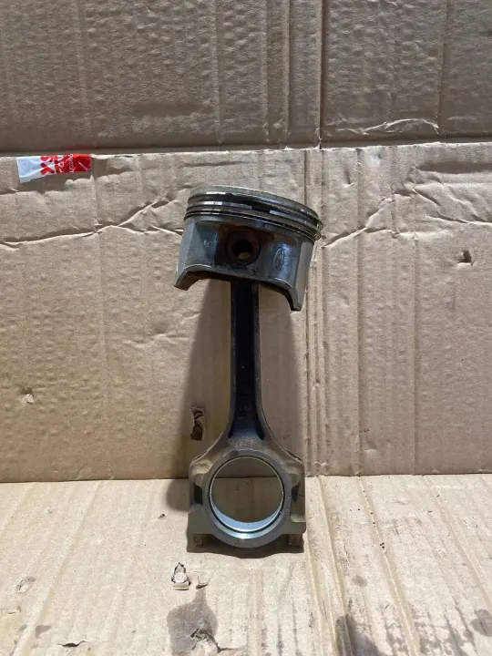 Piston Ford Fiesta OEM AWJ1619 - État Utilisé image 2