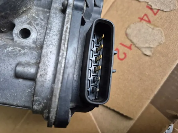 Corps de papillon Volvo S40 2.4 OEM 8677694 image 4