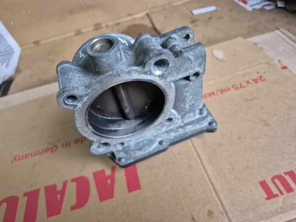 Corps de papillon Volvo S40 2.4 OEM 8677694 image 5