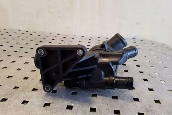 Carcasa de termostato NISSAN X-TRAIL 1.6L diésel 2017 OEM image 3