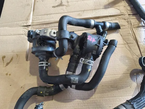 Volvo OEM 31493259 hulppomp water & slangen image 3