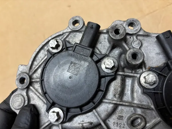 Cubierta de distribución Mercedes Clase A W177 AMG OEM A2761560790 image 3