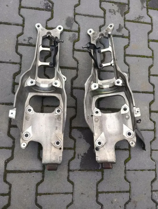 Suporte suspensão cabina Scania OEM 2323742 2323726 image 2