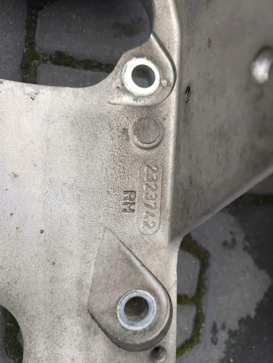 Suporte suspensão cabina Scania OEM 2323742 2323726 image 3