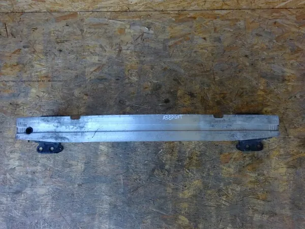 AUDI A3 8P Etupuskuri OEM 8P0807113F image 2