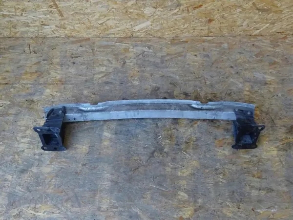 AUDI A3 8P Etupuskuri OEM 8P0807113F image 3