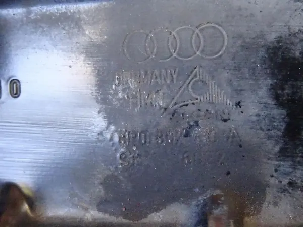 AUDI A3 8P Etupuskuri OEM 8P0807113F image 6