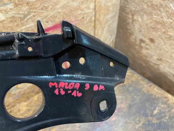 Cubrecinturón delantero Mazda 3 BM III OEM BJS7-50717 image 10