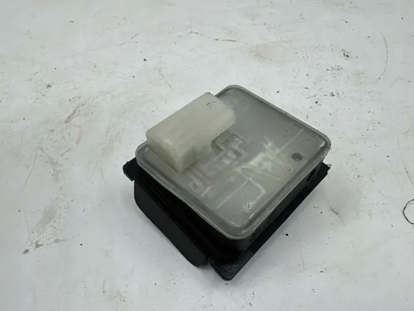 Brandstoftankopening knop Mercedes-Benz EQC 2022 A0008206212 image 3