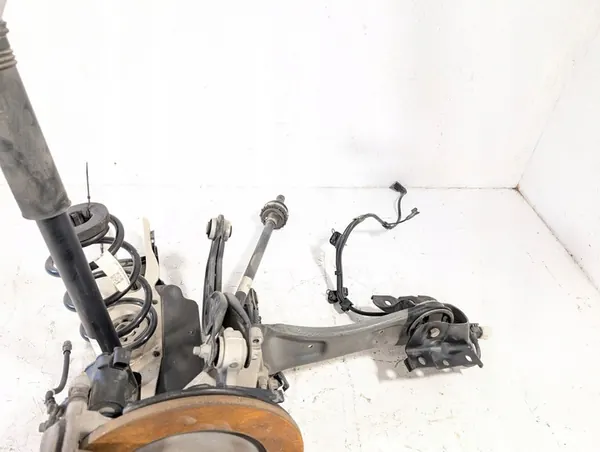 Mercedes-Benz GLB x247 2021 Bakre högra hjulknut image 3