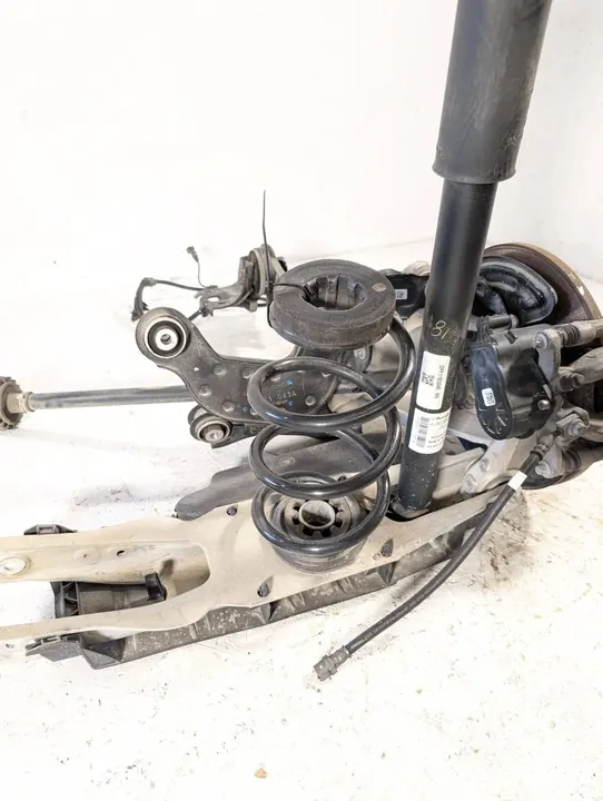 Mercedes-Benz GLB x247 2021 Bakre högra hjulknut image 4