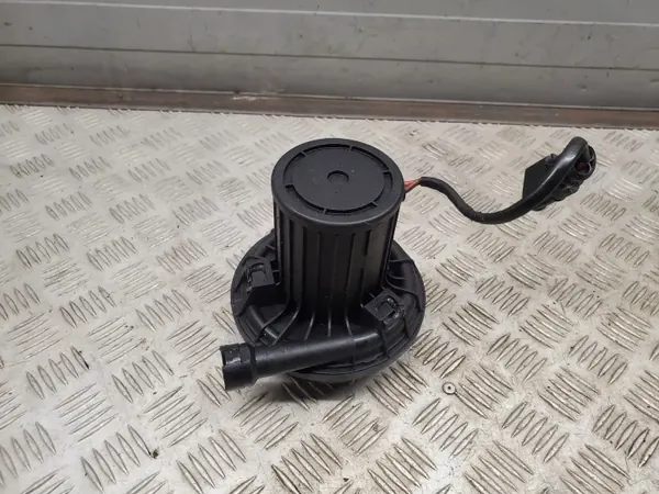 Audi A8 S8 D4 sekundärluftpump OEM 977254305314 image 2
