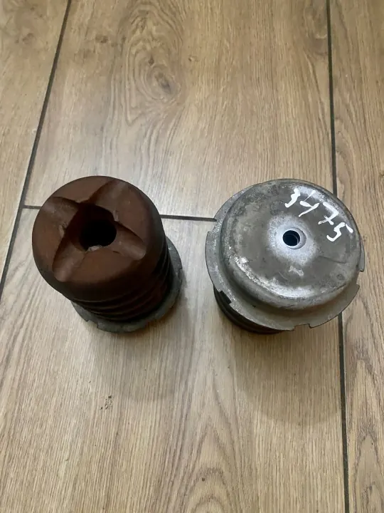 Bakstötdämpare OEM 552406838R Begagnad image 4
