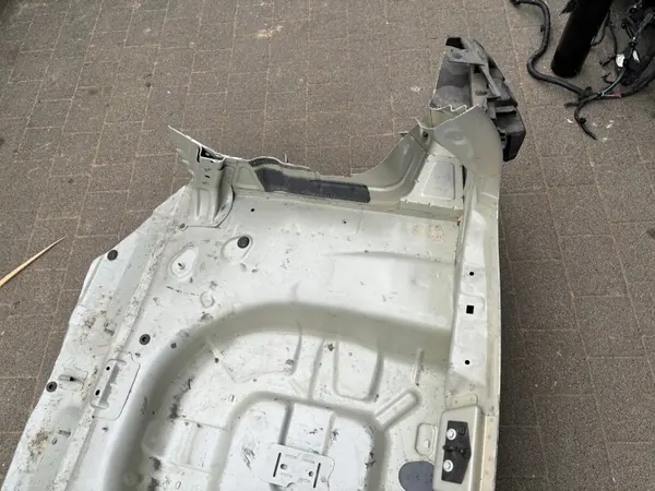 OEM PAS TYLNY Z WANNĄ DIESEL Achterbalk voor Peugeot 208 II image 3
