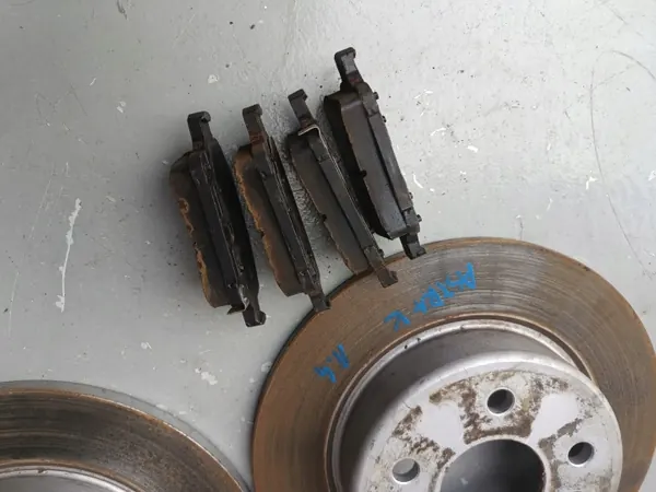 Kit discos e pastilhas traseiros OEM 55753 - Opel Astra K image 3