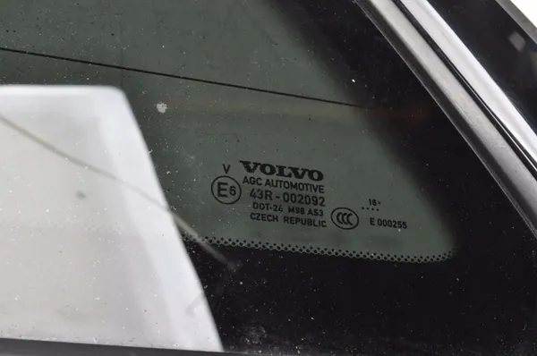 Volvo V90 II Vänster Bak Karossglas OEM 31477832 image 4