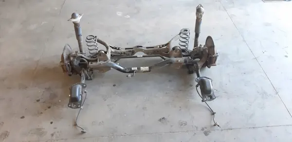 Travesaño trasero VW Tiguan I OEM 5N0505235L - Usado image 2